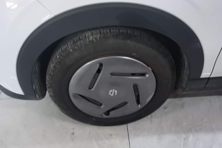Used Leapmotor T03 2023 200 Lite Edition Left Front Wheel Hub