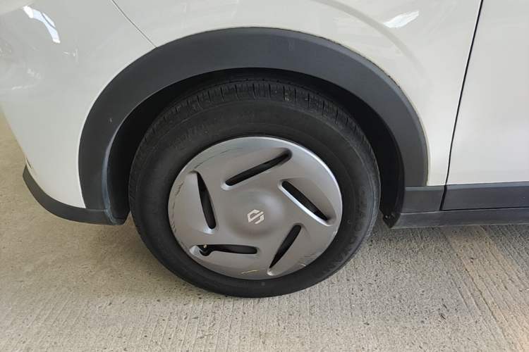 Used Leapmotor T03 2023 200 Lite Edition Left Front Wheel Hub