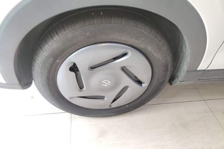 Used Leapmotor T03 2023 200 Lite Edition Left Front Wheel Hub