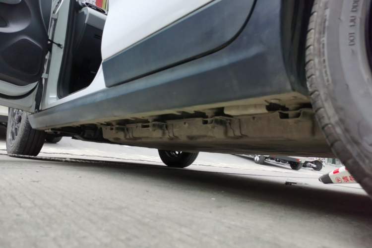Used Leapmotor T03 2023 310 Lite Edition Left Side Sill
