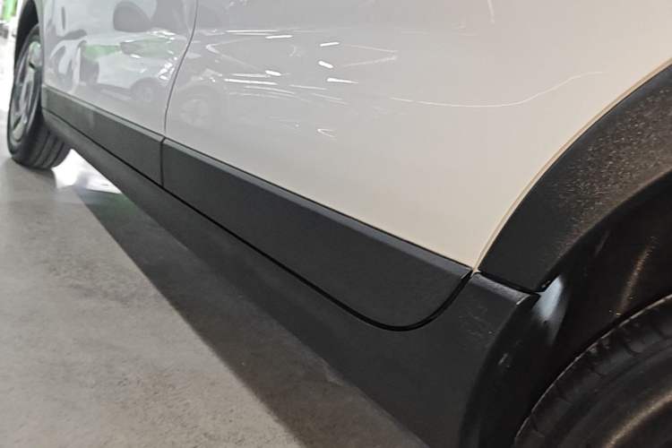 Used Leapmotor T03 2023 200 Lite Edition Left Side Sill