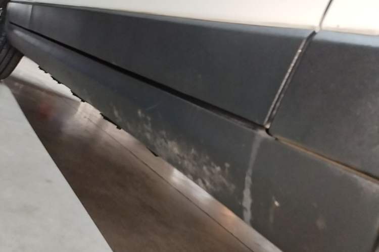 Used Leapmotor T03 2023 310 Lite Edition Right Side Sill