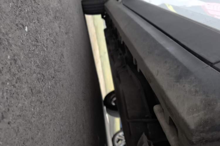 Used Leapmotor T03 2023 310 Lite Edition Right Side Sill