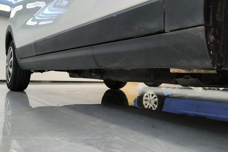 Used Leapmotor T03 2023 200 Lite Edition Right Side Sill