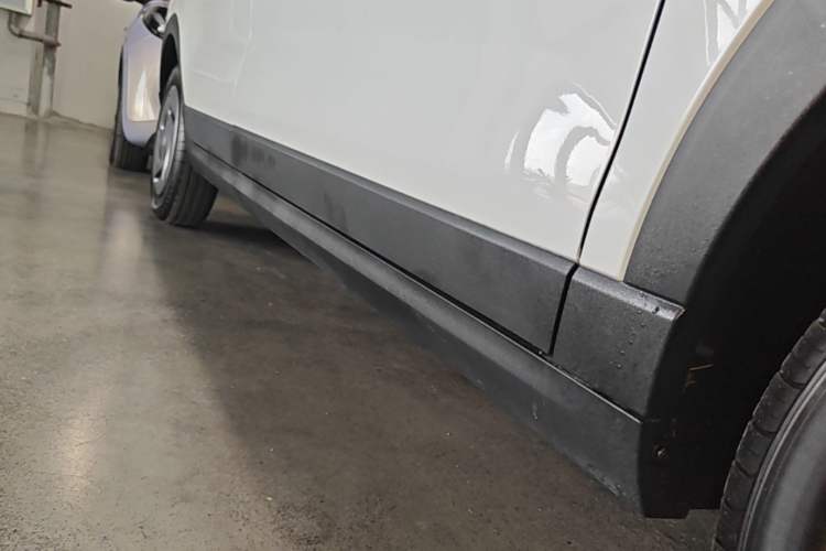 Used Leapmotor T03 2023 200 Lite Edition Right Side Sill
