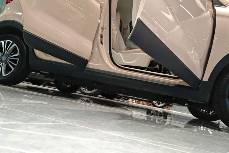 Used Leapmotor T03 2023 403 Lite Edition Right Side Sill