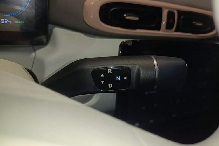 Used Leapmotor T03 2024 403 Comfort Edition Gear Lever