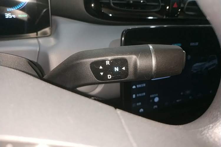 Used Leapmotor T03 2024 403 Comfort Edition Gear Lever