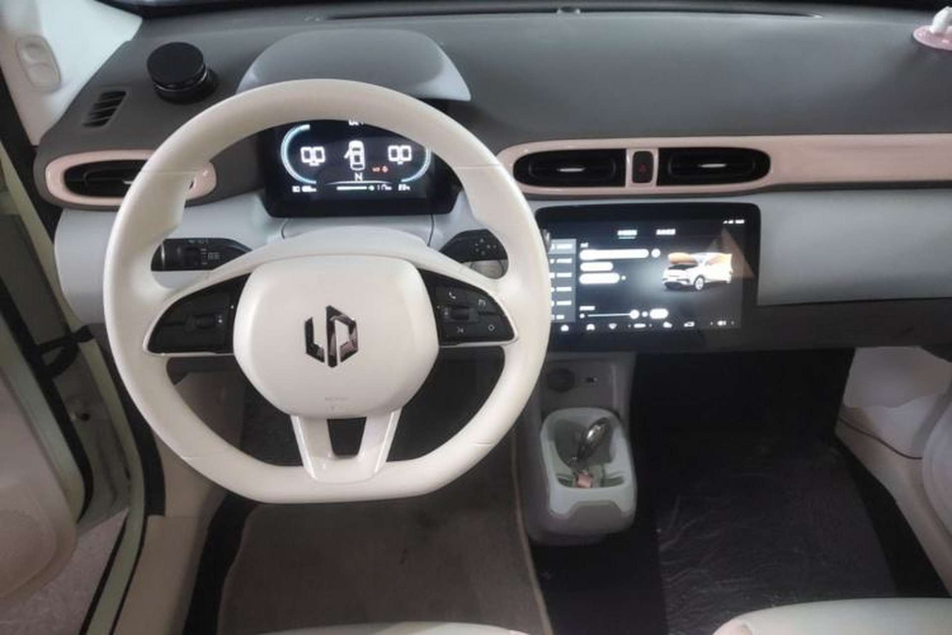 Used Leapmotor T03 2024 310 Comfort Edition Center Console