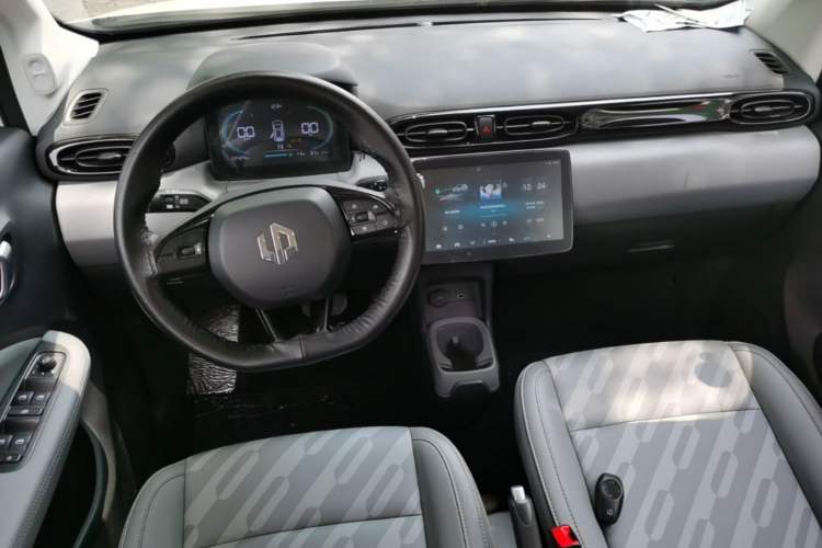 Used Leapmotor T03 2024 200 Lite Edition Center Console