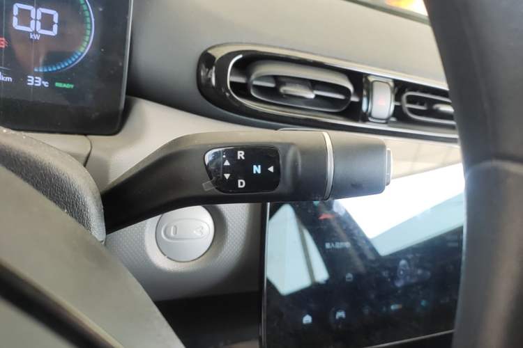 Used Leapmotor T03 2024 310 Comfort Edition Gear Lever
