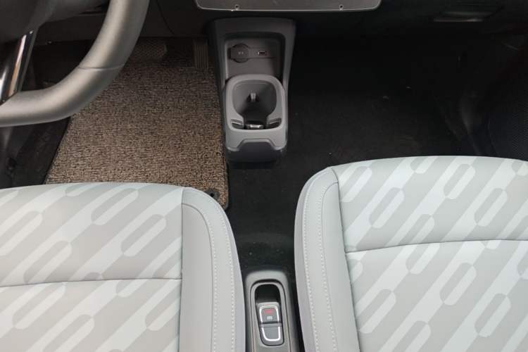 Used Leapmotor T03 2024 403 Comfort Edition Gear Lever