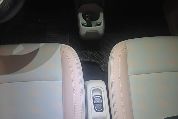 Used Leapmotor T03 2024 310 Comfort Edition Gear Lever