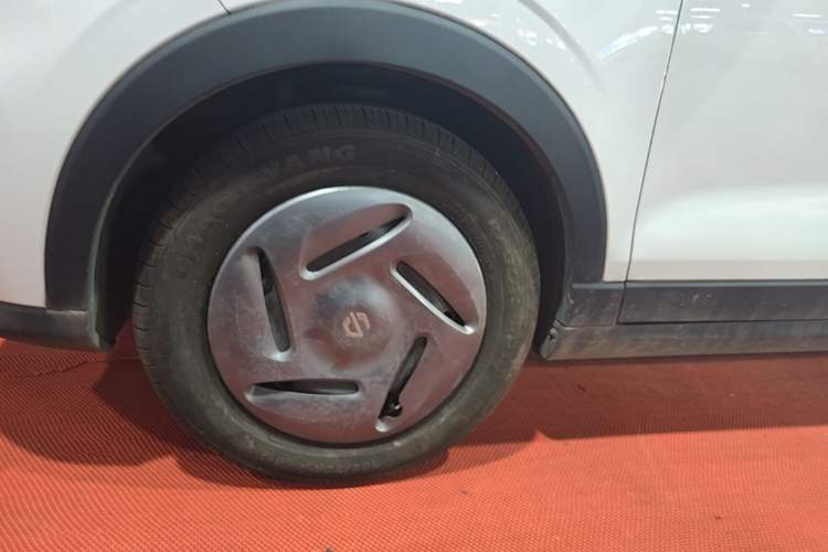Used Leapmotor T03 2024 200 Lite Edition Left Front Wheel Hub