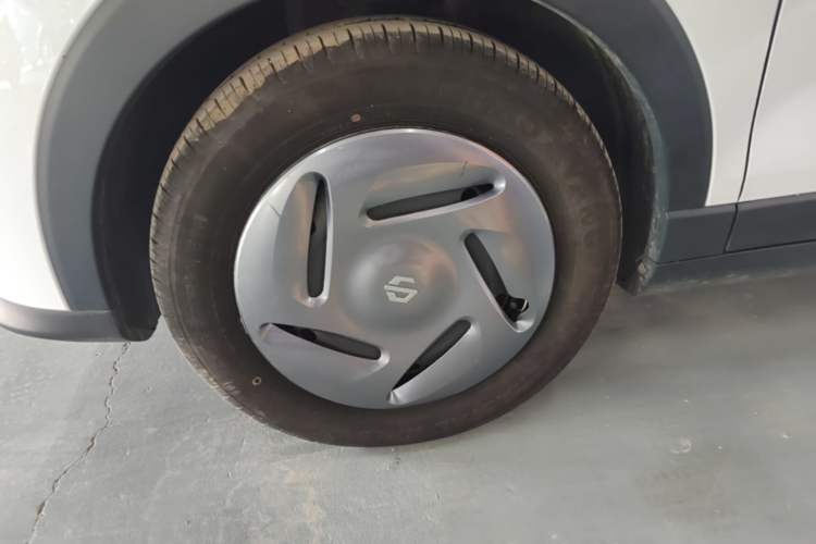 Used Leapmotor T03 2024 200 Lite Edition Left Front Wheel Hub