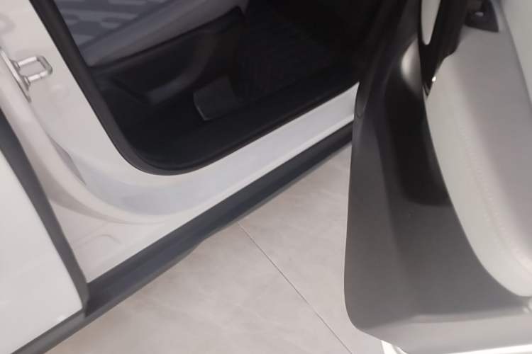 Used Leapmotor T03 2024 310 Comfort Edition Right Side Sill