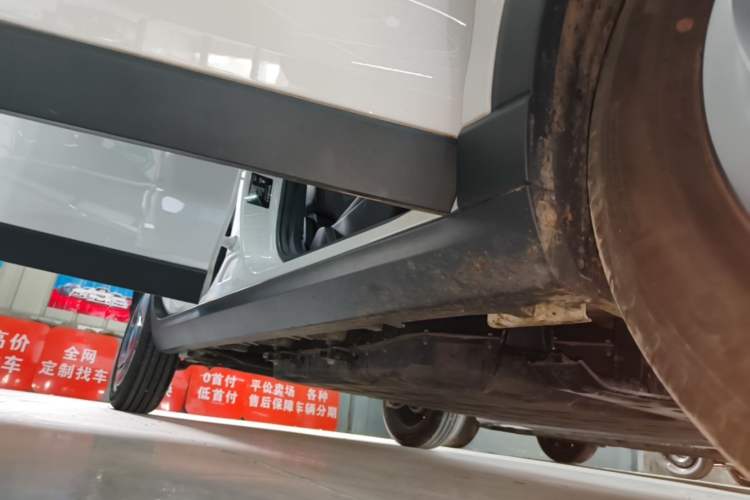 Used Leapmotor T03 2024 200 Lite Edition Right Side Sill