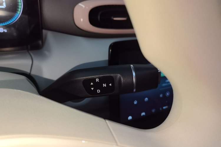 Used Leapmotor T03 2025 310 Comfort Edition Gear Lever