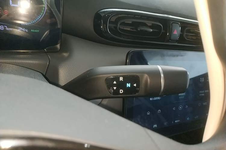 Used Leapmotor T03 2025 403 Comfort Edition Gear Lever
