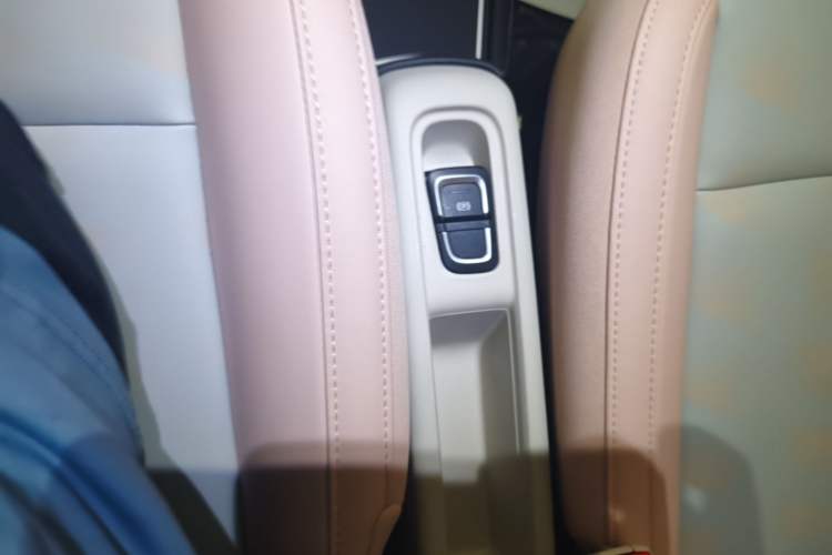 Used Leapmotor T03 2025 310 Comfort Edition Gear Lever