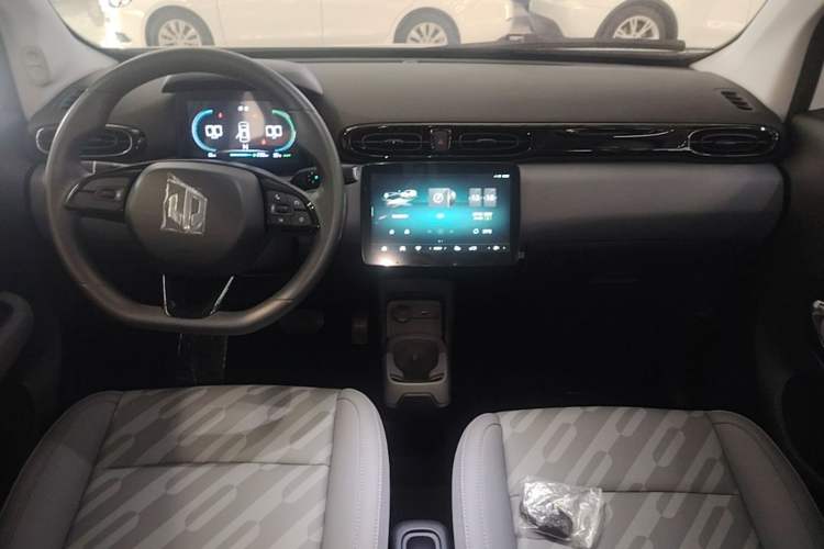 Used Leapmotor T03 2025 310 Comfort Edition Center Console