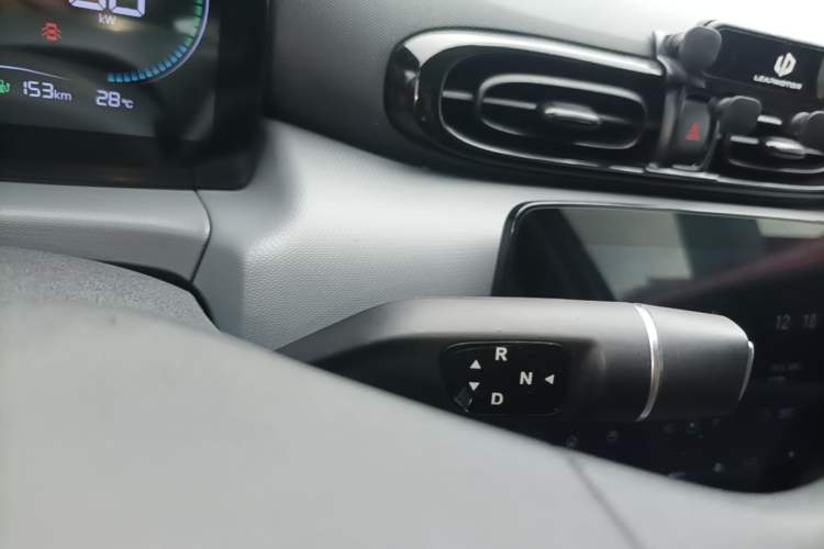 Used Leapmotor T03 2025 310 Comfort Edition Gear Lever