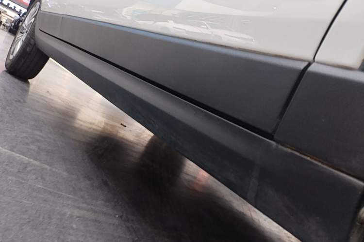 Used Leapmotor T03 2025 403 Comfort Edition Right Side Sill