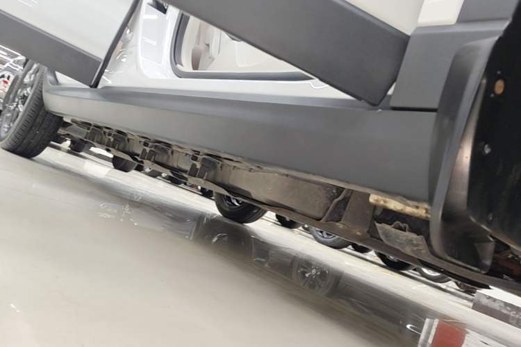 Used Leapmotor T03 2025 310 Comfort Edition Right Side Sill