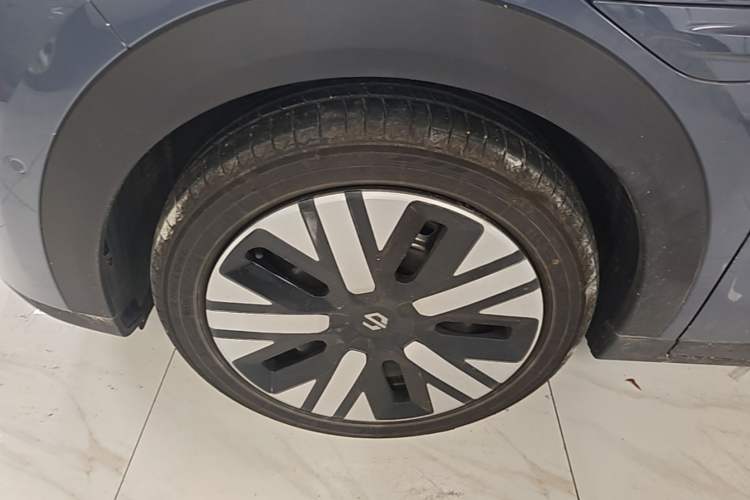 Used Leapmotor Zero Run A10 2026 Model 505 Enjoyment Edition Left Front Wheel Hub