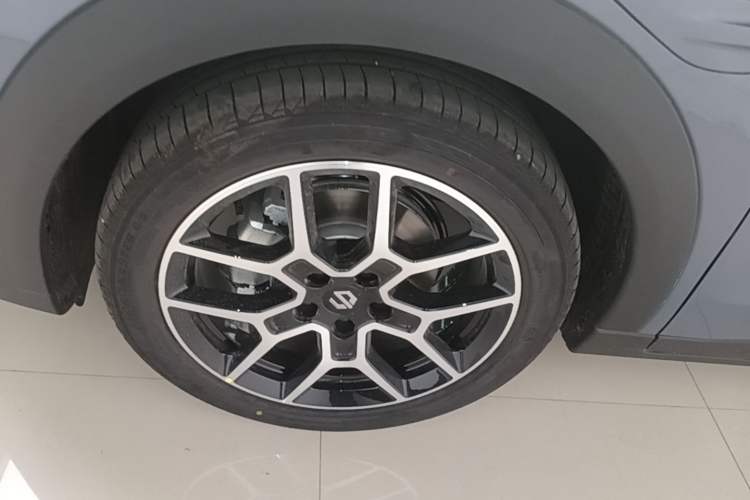 Used Leapmotor Zero Run A10 2026 Model 403 Enjoyment Edition Left Front Wheel Hub