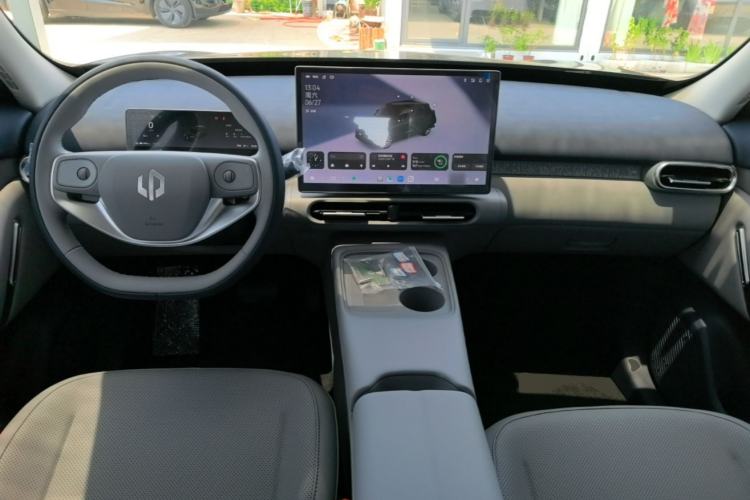 Used Leapmotor Zero Run A10 2026 Model 505 Enjoyment Edition Center Console