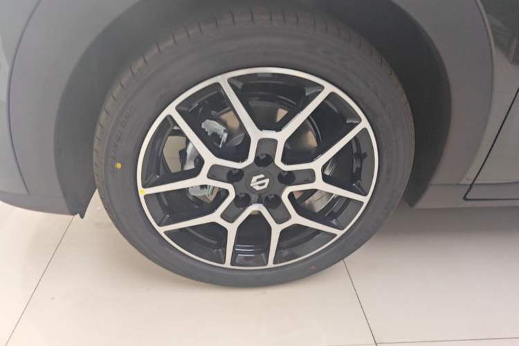 Used Leapmotor Zero Run A10 2026 Model 505 Enjoyment Edition Left Front Wheel Hub