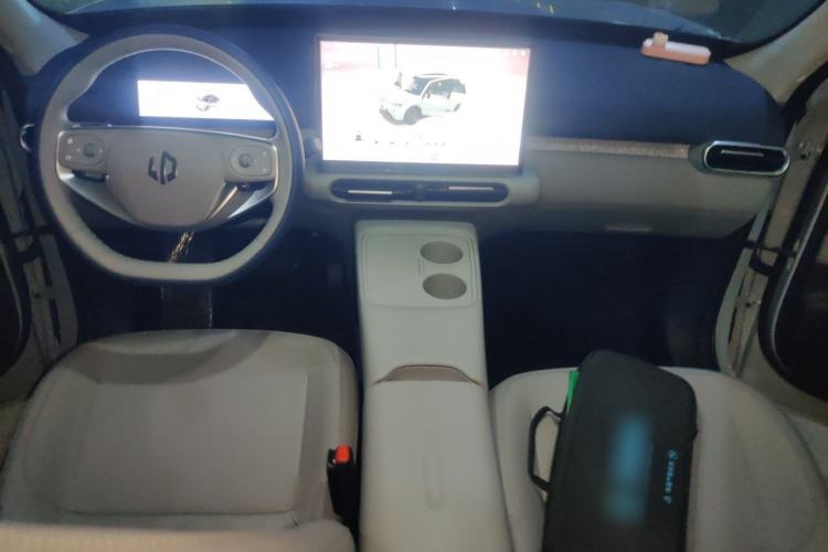 Used Leapmotor Zero Run A10 2026 Model 505 LiDAR Edition Center Console