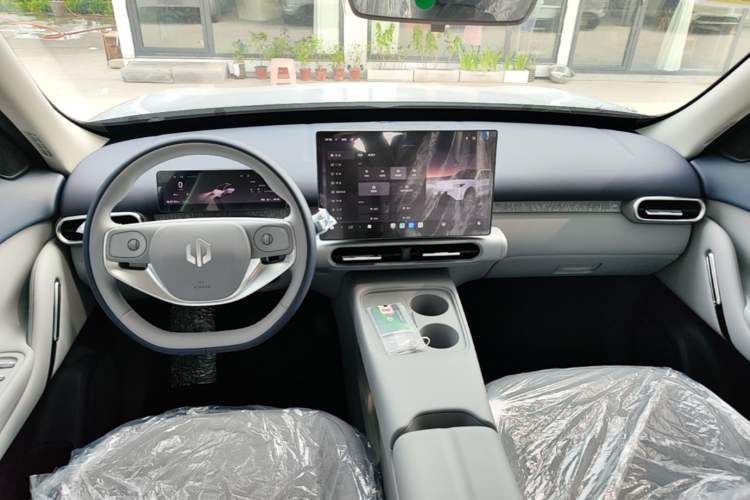 Used Leapmotor Zero Run A10 2026 Model 505 Enjoyment Edition Center Console