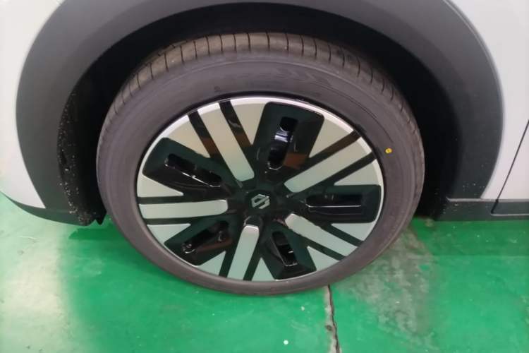 Used Leapmotor Zero Run A10 2026 Model 403 Comfort Edition Left Front Wheel Hub