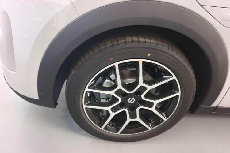 Used Leapmotor Zero Run A10 2026 Model 403 Comfort Edition Left Front Wheel Hub