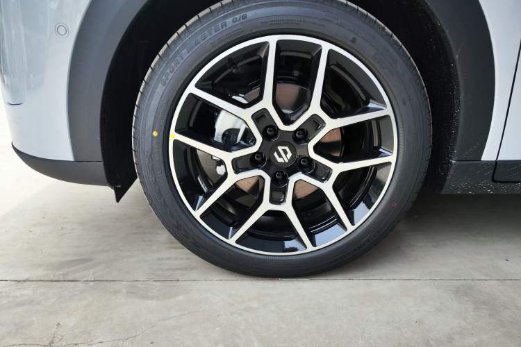 Used Leapmotor Zero Run A10 2026 Model 505 Enjoyment Edition Left Front Wheel Hub
