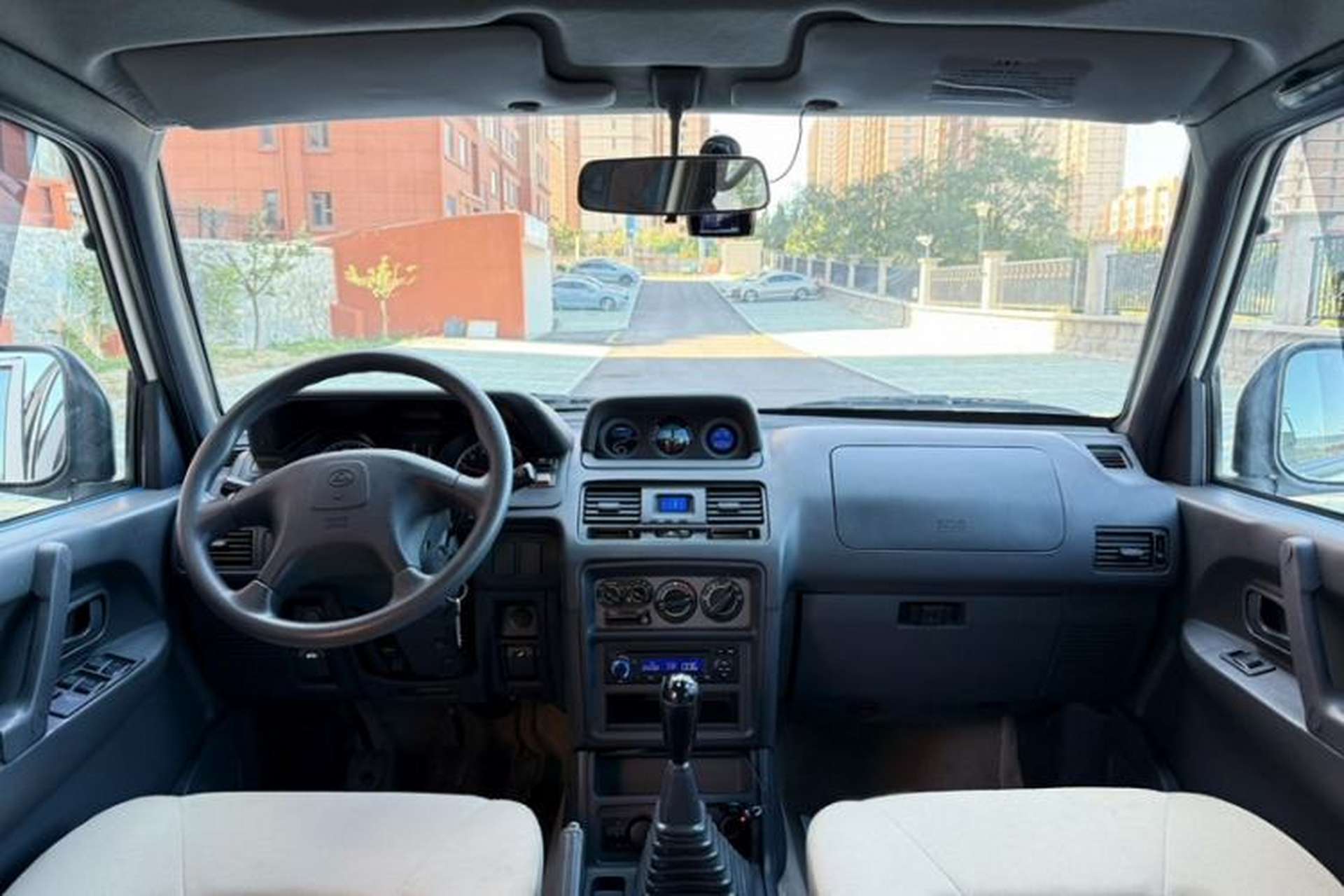 Used Leopaard 6481 2014 2.2L Manual 4x4 Interior 3