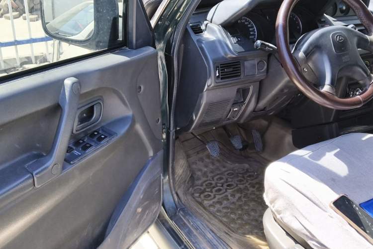 Used Leopaard 6481 2009 2.2L Manual 4x4 Driver Seat