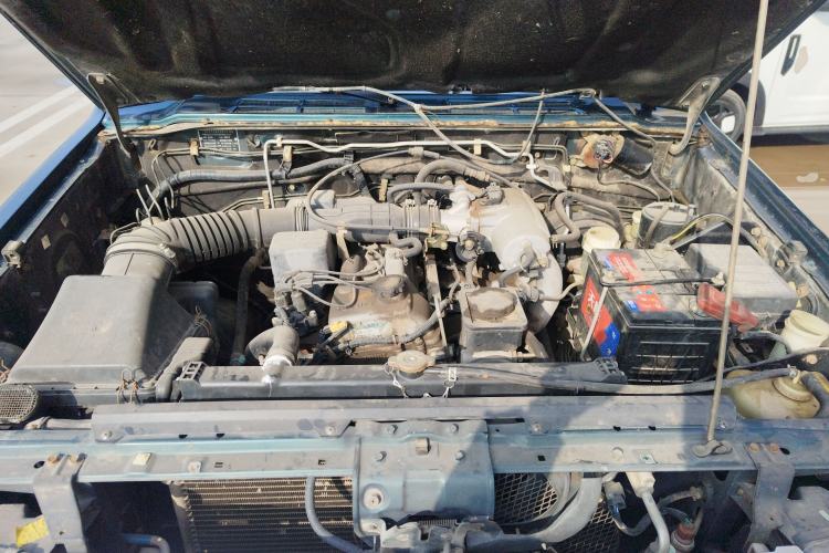 Used Leopaard 6481 2009 2.2L Manual Two-Wheel Drive Engine Bay