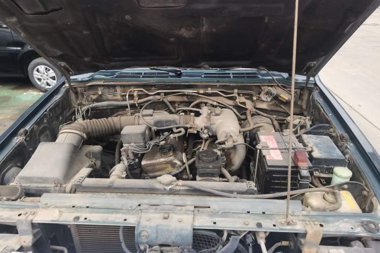Used Leopaard 6481 2009 2.2L Manual Two-Wheel Drive Engine Bay