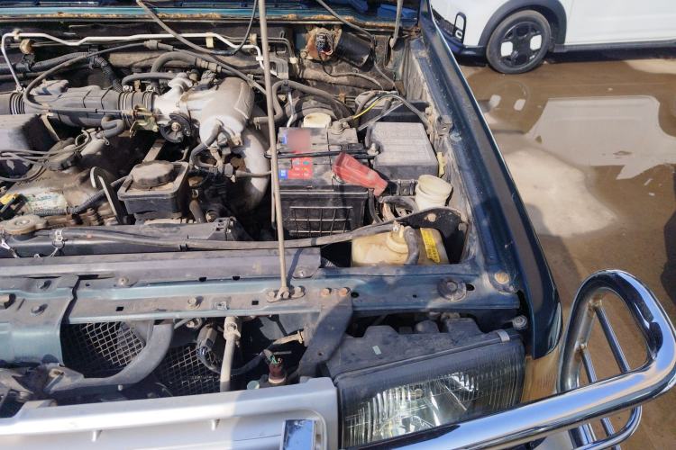 Used Leopaard 6481 2009 2.2L Manual Two-Wheel Drive Engine Bay Left