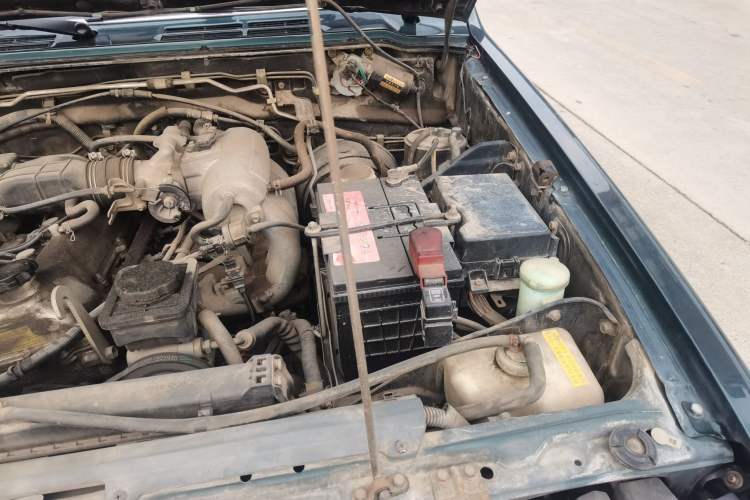 Used Leopaard 6481 2009 2.2L Manual Two-Wheel Drive Engine Bay Left