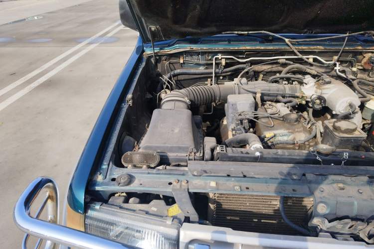 Used Leopaard 6481 2009 2.2L Manual Two-Wheel Drive Engine Bay Right