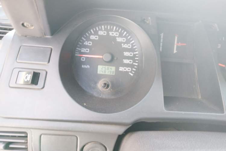 Used Leopaard 6481 2009 2.2L Manual Two-Wheel Drive Odometer Close Up