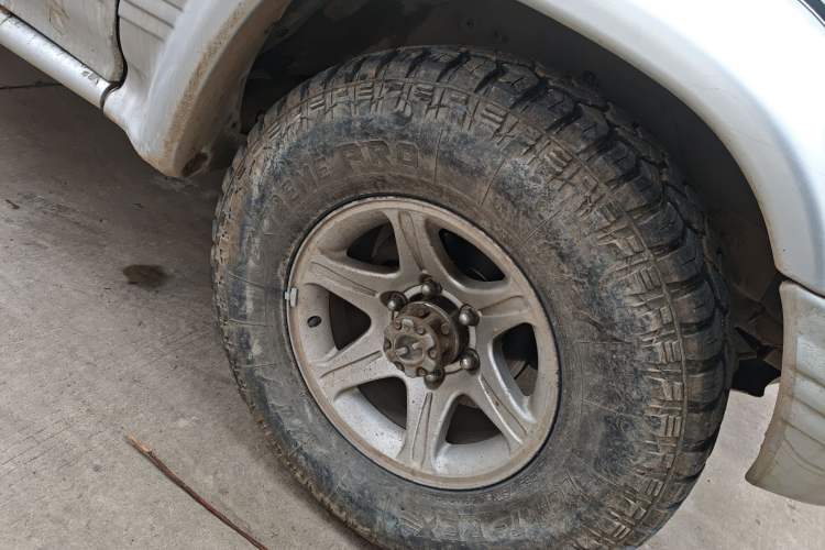 Used Leopaard 6481 2009 2.2L Manual 4x4 Right Front Wheel Hub