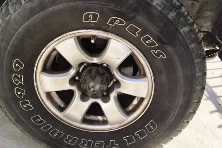 Used Leopaard 6481 2009 2.2L Manual 4x4 Right Front Wheel Hub