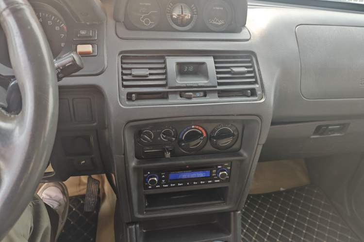 Used Leopaard 6481 2009 2.2L Manual Two-Wheel Drive Audio And AC Panel