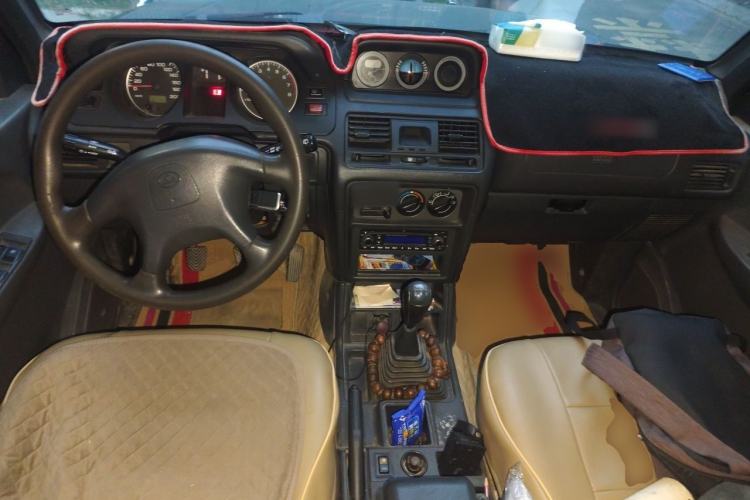 Used Leopaard 6481 2009 2.2L Manual Two-Wheel Drive Center Console