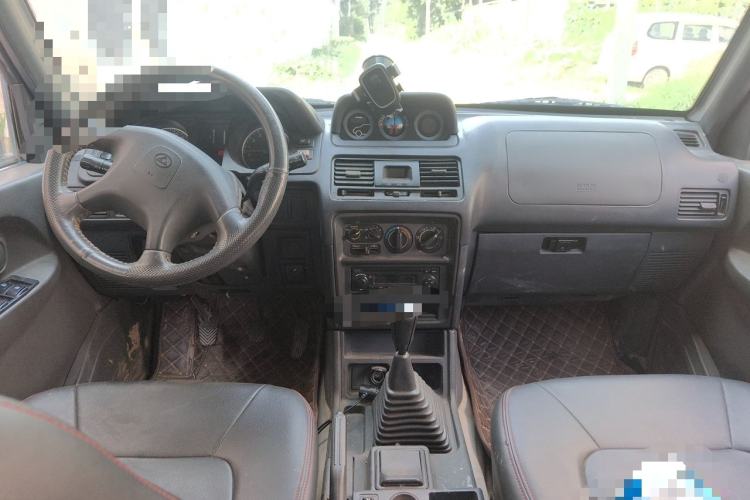 Used Leopaard 6481 2009 2.2L Manual Two-Wheel Drive Center Console